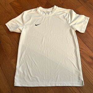 Men’s Nike dry fit Small tshirt. Perfect condition!